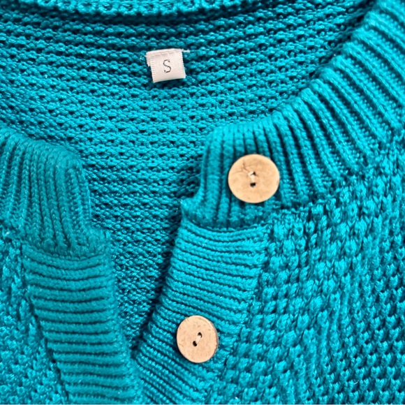 NWOT Gorgeous Teal sweater Sz small - Picture 3 of 3